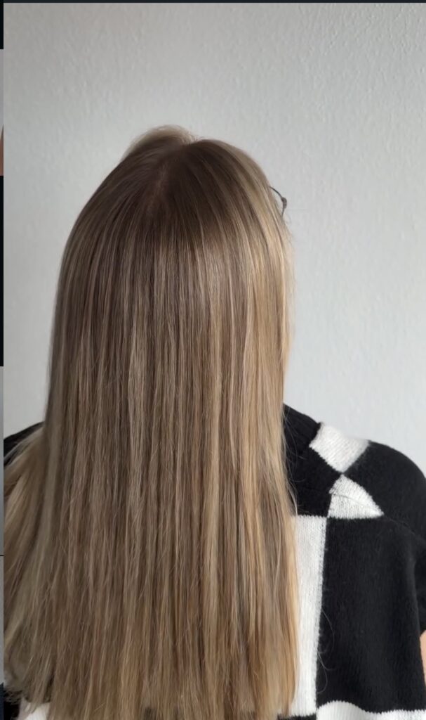 Lange Haare mit feinen Straehnen
