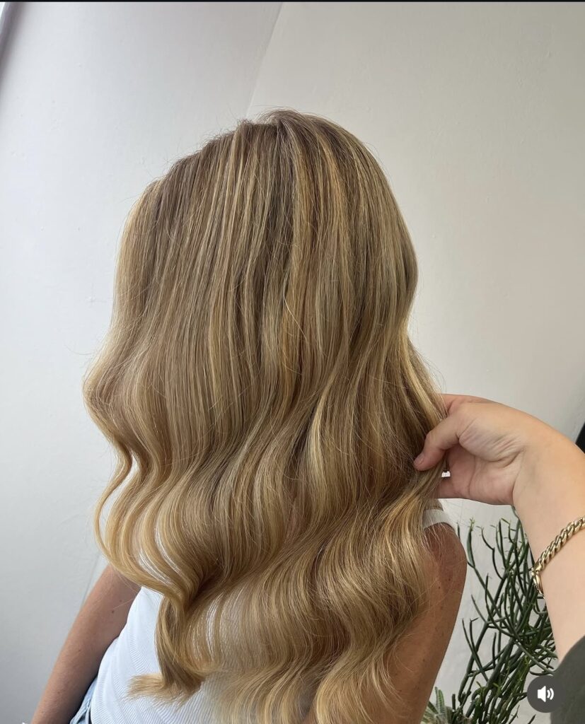 Honigblonde Balayage mit hellen Spitzen